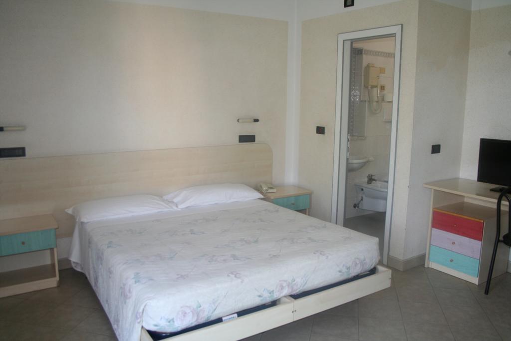Hotel Saint Tropez Riccione Room photo